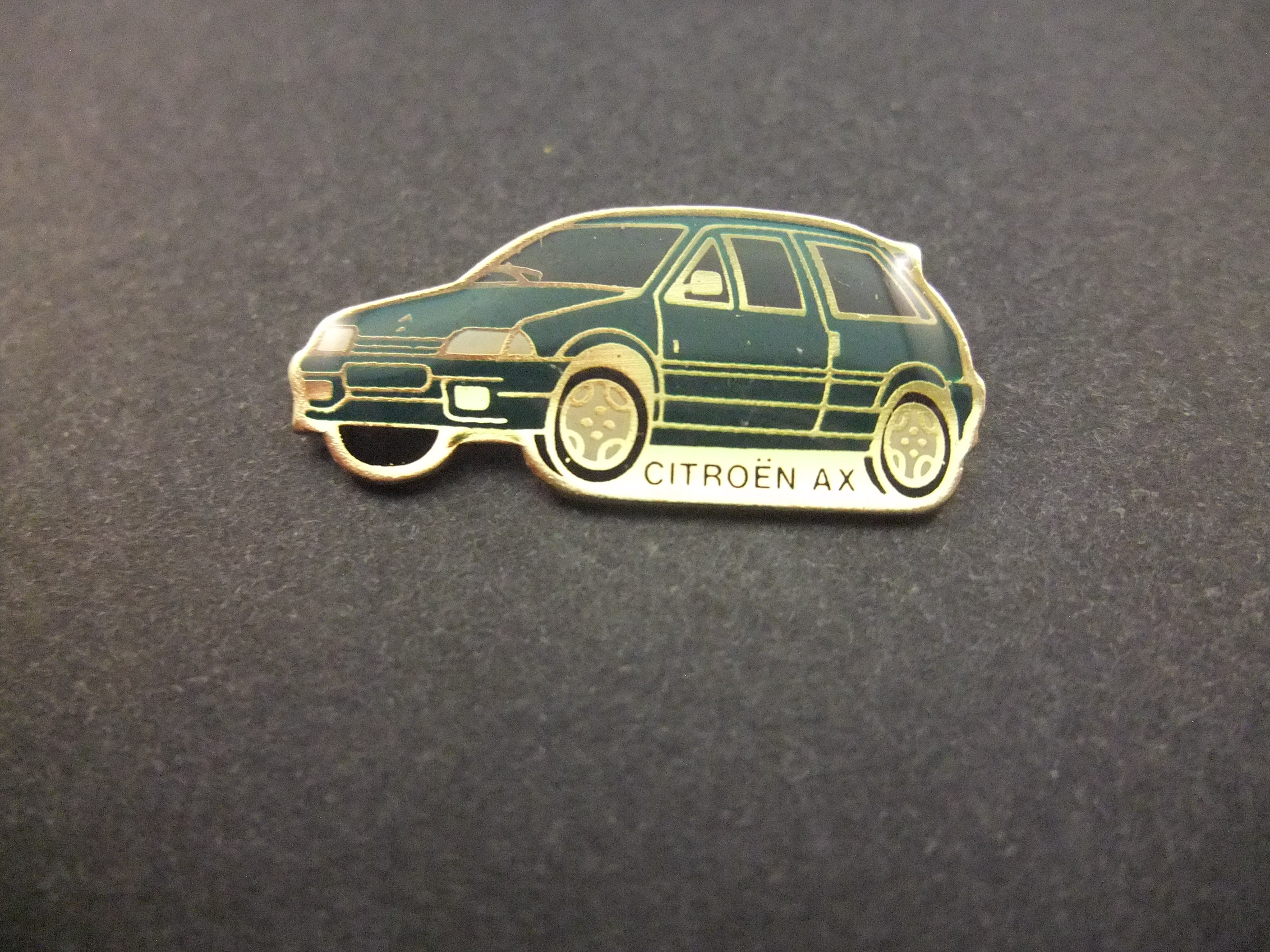 Citroën AX kleine personenwagen groen